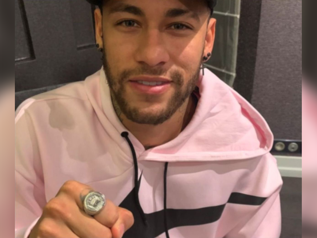 Comment avoir la bague magique ou boucle d'oreille pour footballeur